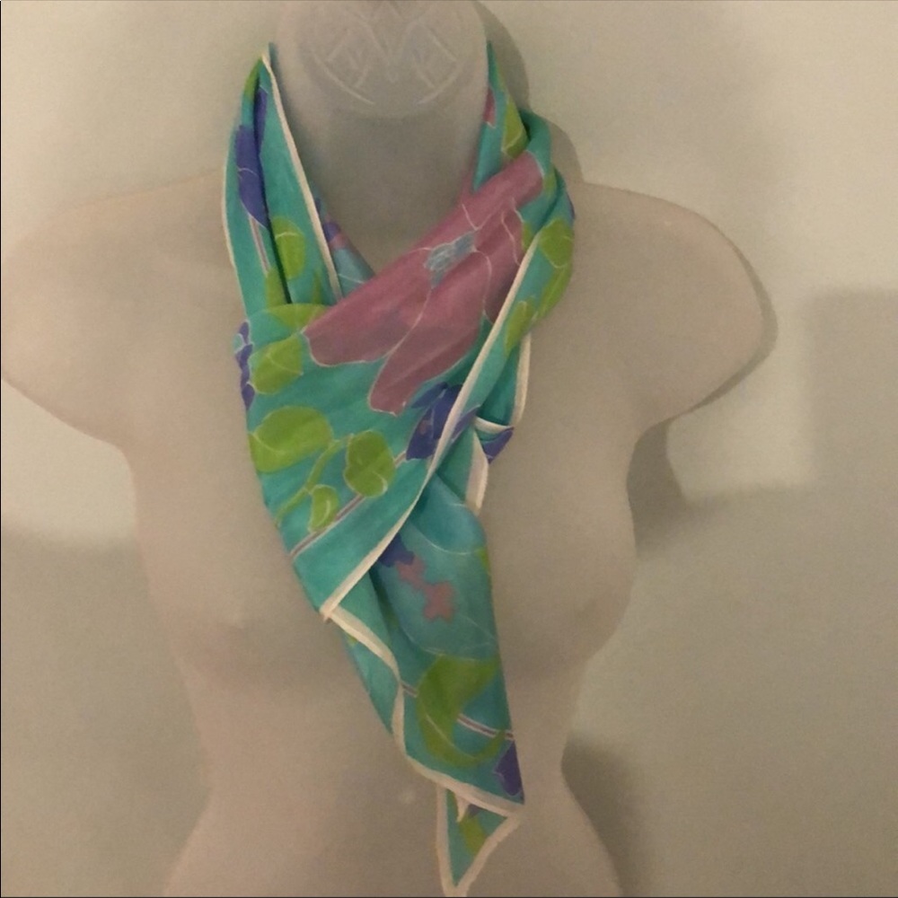 Vera Neumann Elegant  Pointed edges silk scarf - Picture 3 of 12